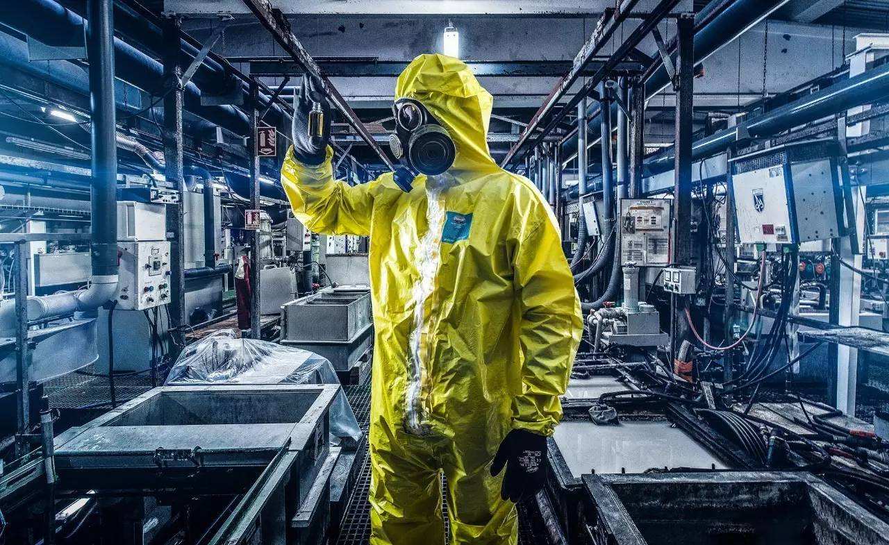 ?；穼嶒炇冶O(jiān)控安裝